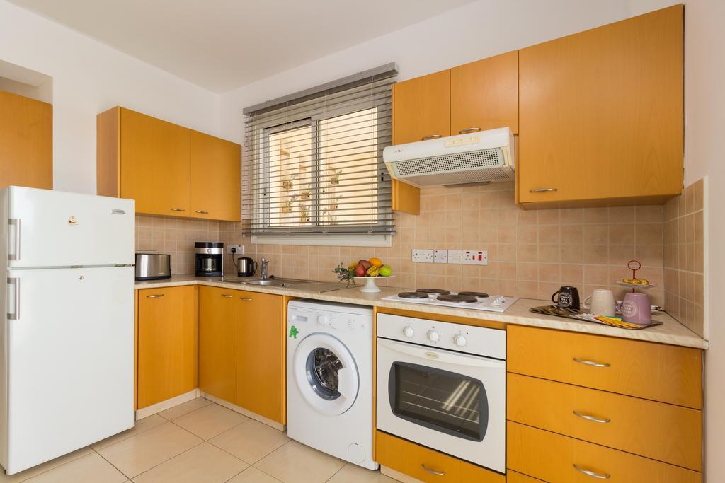 Elena Court Apt 401 Apartment Larnaca Exterior photo
